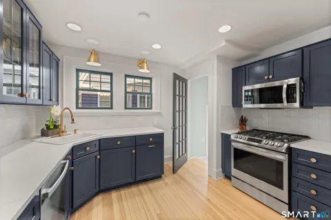 $750,000 | 984 Valley Road, Fairfield, CT 06825