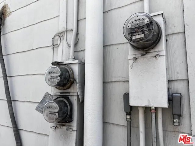 a close view of door lock