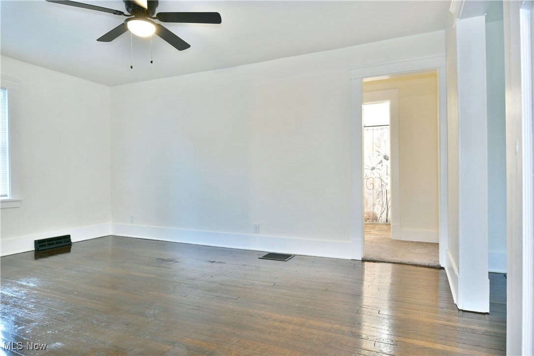 9043 Howland Springs Road Southeast Warren, OH 44484 - Photo 5 of 28
