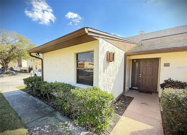$164,500 | 1880 North Crystal Lake Drive, Unit 28, Lakeland, FL 33801