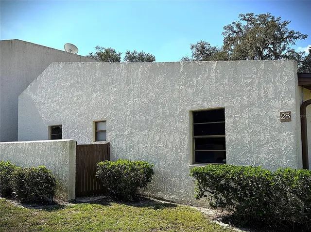 $164,500 | 1880 North Crystal Lake Drive, Unit 28, Lakeland, FL 33801