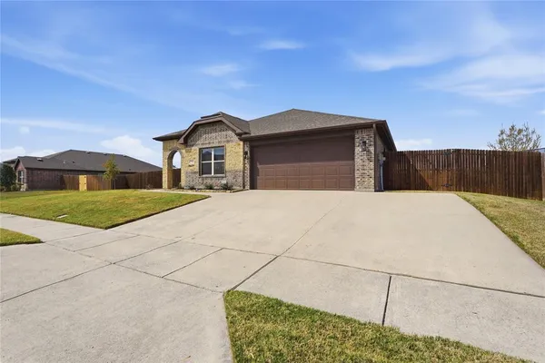 $309,900 | 543 Johnson Drive, Lavon, TX 75166