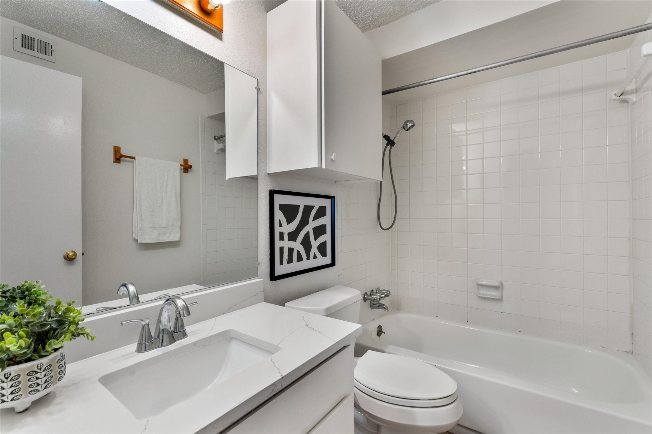 6910 Hart Lane, Unit 203 Austin, TX 78731 - Photo 7 of 13