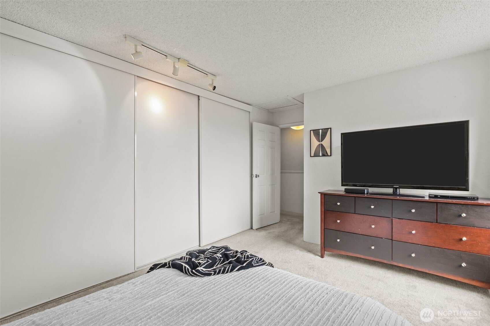 25042 Lake Fenwick Road, Unit 35 Kent, WA 98032 - Photo 19 of 38