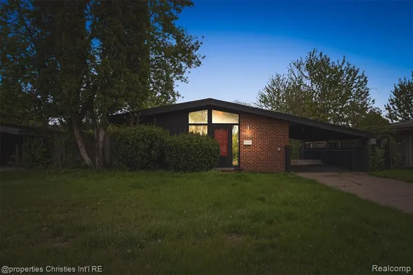 $2,100 | 29464 Fairfax Street, Southfield, MI 48076