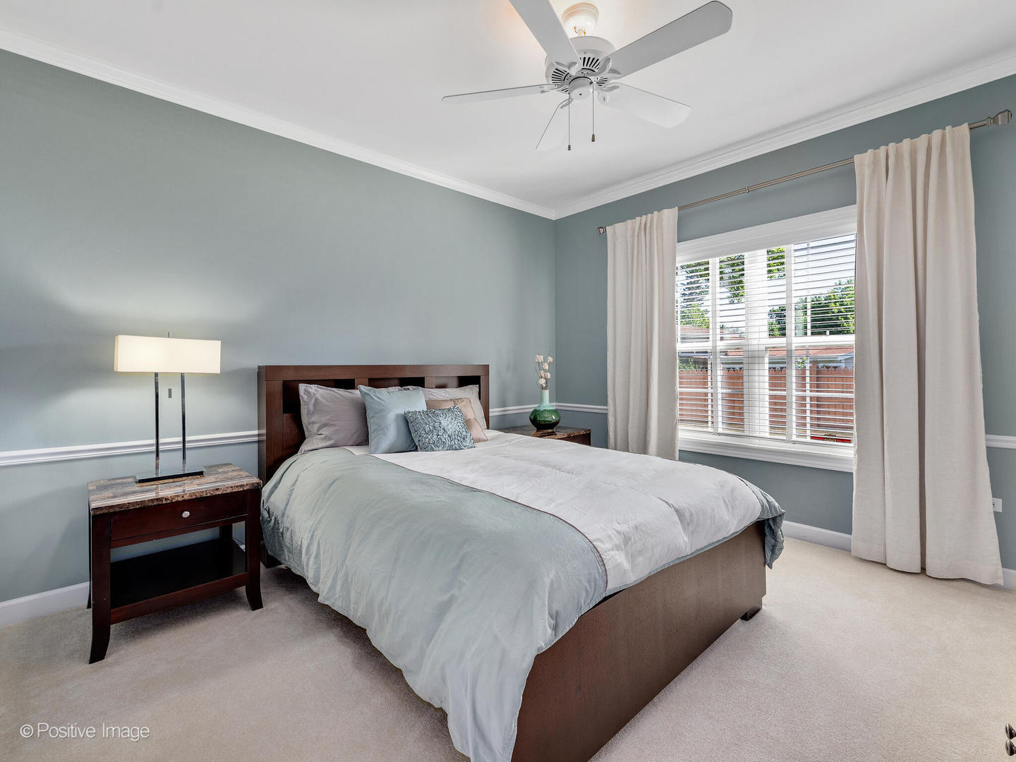 822 Ranch Road Wheaton, IL 60187 - Photo 17 of 36 a spacious bedroom with a bed and a lamp