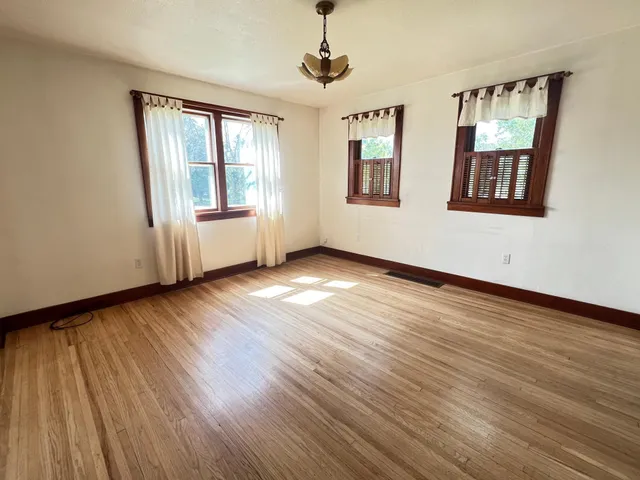 $259,900 | 505 East Farmer Street, Spring Valley, MN 55975