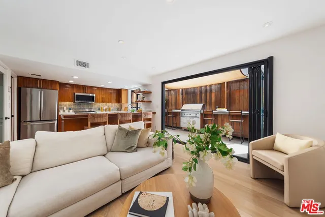 $10,500 | 831 14th Street, Unit 2, Santa Monica, CA 90403