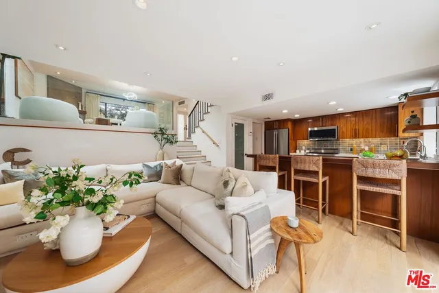 $10,500 | 831 14th Street, Unit 2, Santa Monica, CA 90403