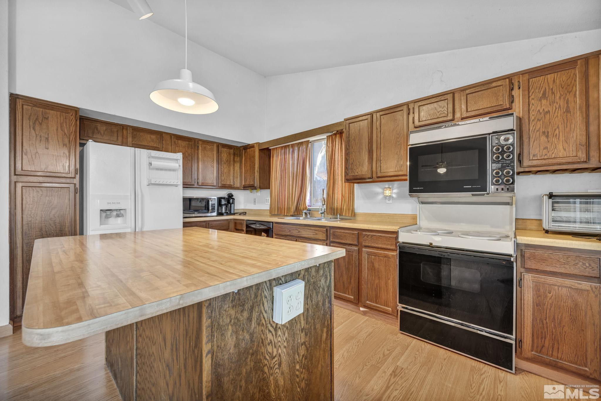3846 Belvedere Drive Reno, NV 89503 - Photo 8 of 16 Photo 8