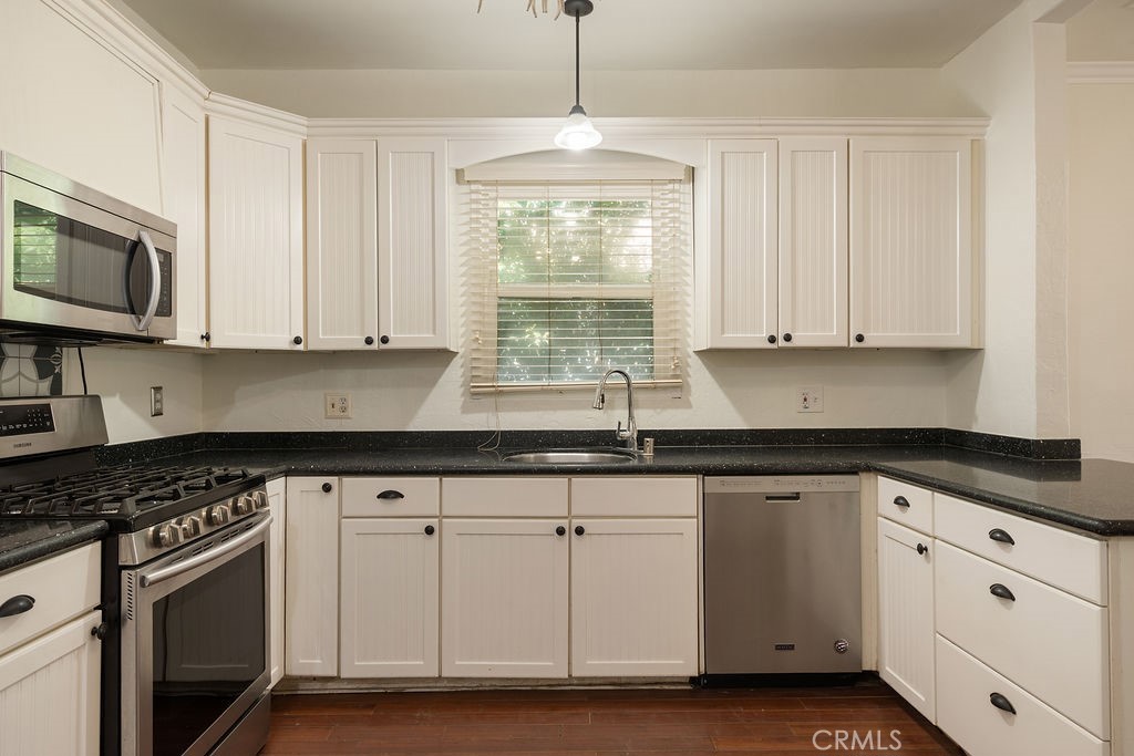 4073 Cedar Street Riverside, CA 92501 - Photo 9 of 47