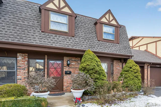 $579,000 | Undisclosed Address, Deer Park, NY 11729