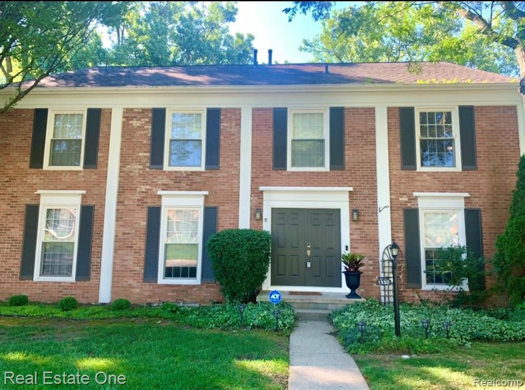 1330 Brook Lane Rochester Hills, MI 48306 - Photo 1 of 21