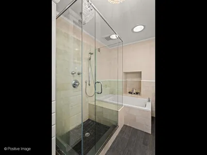 $1,050,000 | 2124 West Eastwood Avenue, Chicago, IL 60625