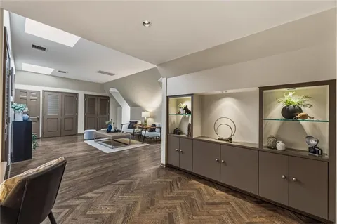 $2,100,000 | 2211 West 69th Terrace, Mission Hills, KS 66208
