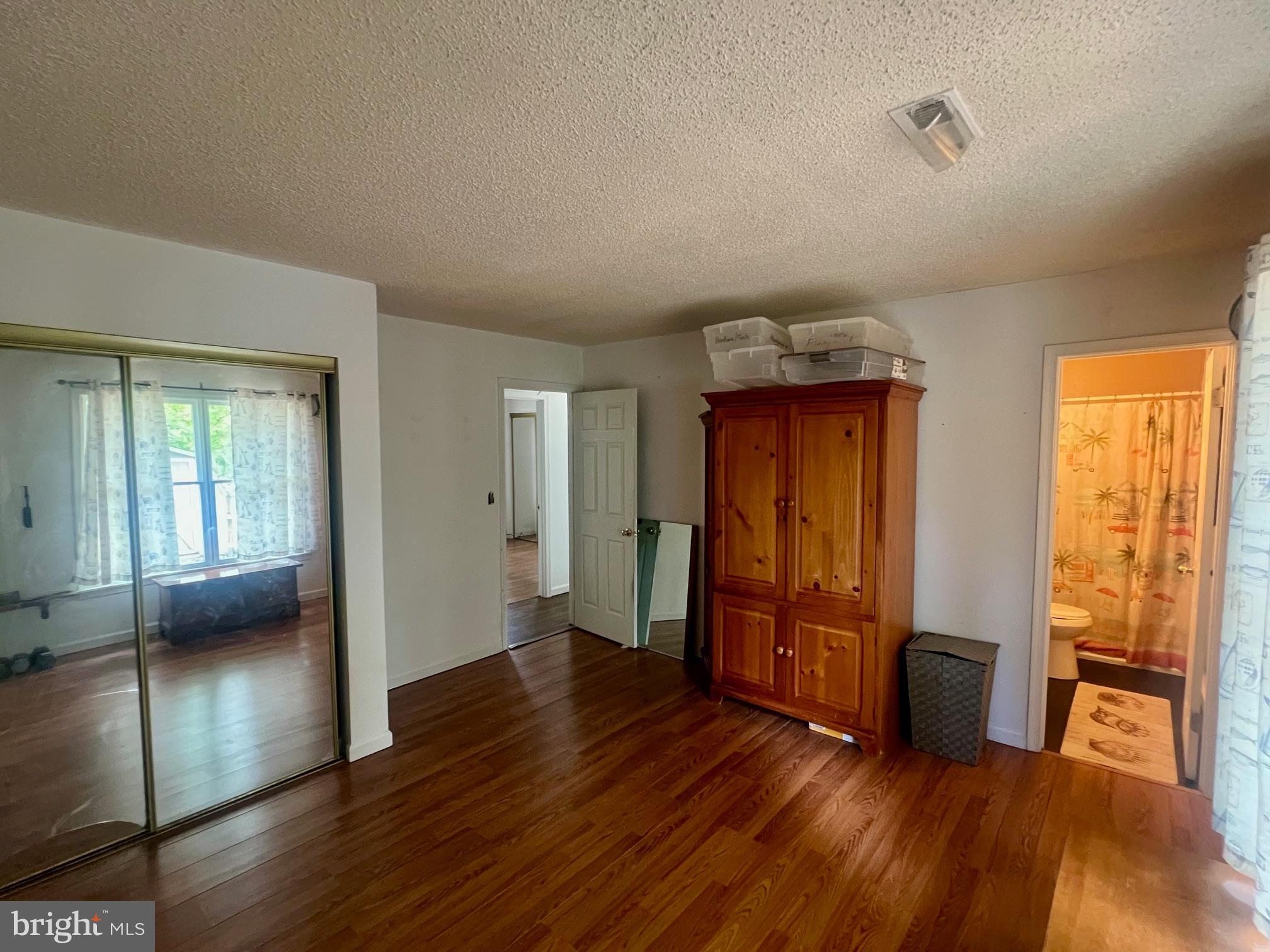60 Nottingham Lane Berlin, MD 21811 - Photo 12 of 38 a view of a hallway with wooden floor and furniture