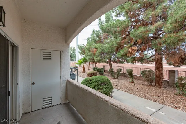 $1,200 | 5650 East Sahara Avenue, Unit 1048, Las Vegas, NV 89142