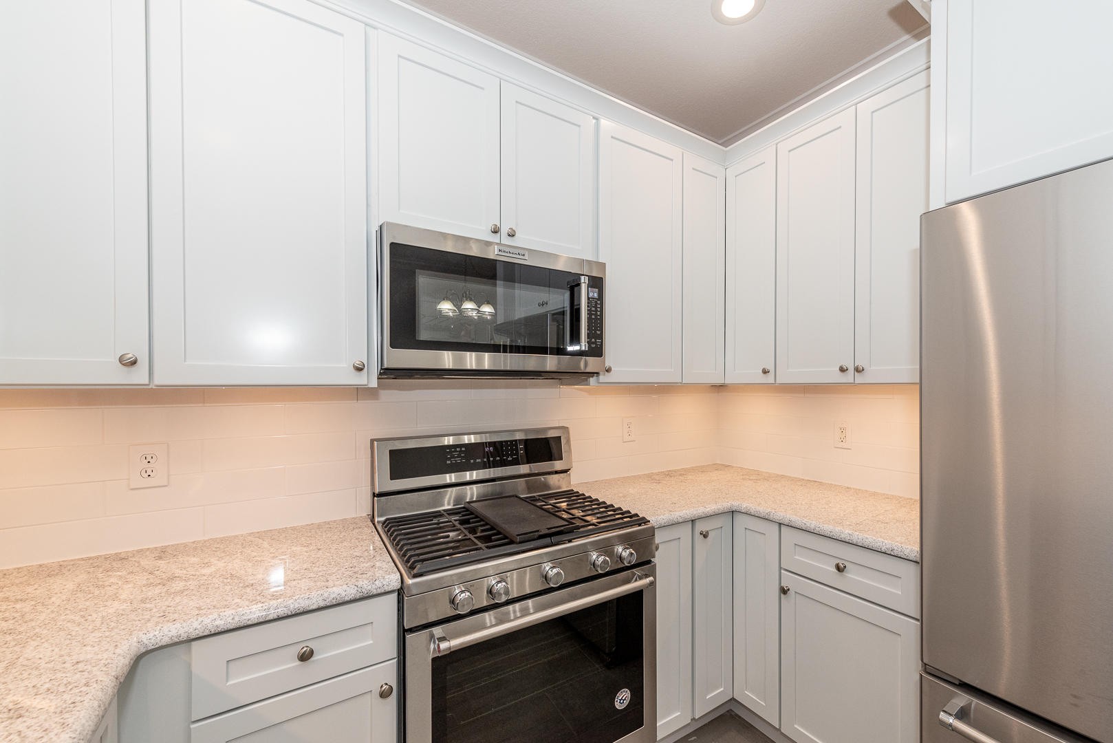 116 Devanshire Court Oak Ridge, TN 37830 - Photo 8 of 30 a kitchen with appliances a sink and cabinets