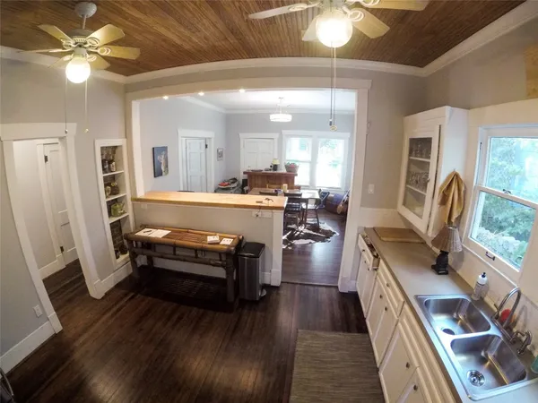 $2,500 | 210 Tabor Street, Houston, TX 77009