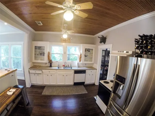 $2,500 | 210 Tabor Street, Houston, TX 77009