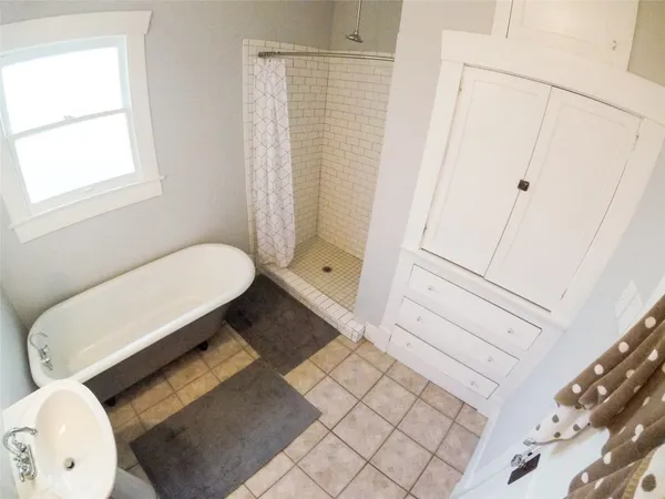 $2,500 | 210 Tabor Street, Houston, TX 77009