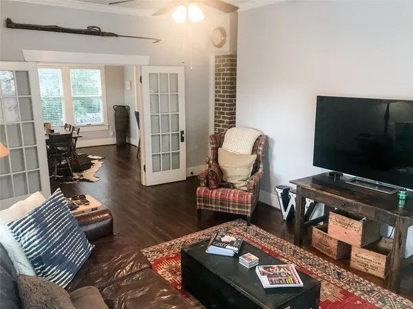 $2,500 | 210 Tabor Street, Houston, TX 77009