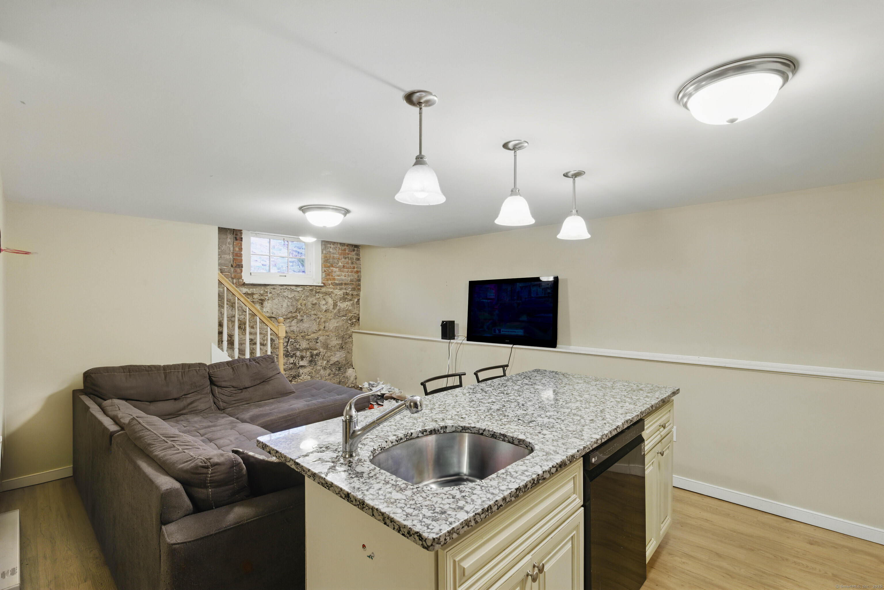 9 Brewer Street New London, CT 06320 - Photo 15 of 40