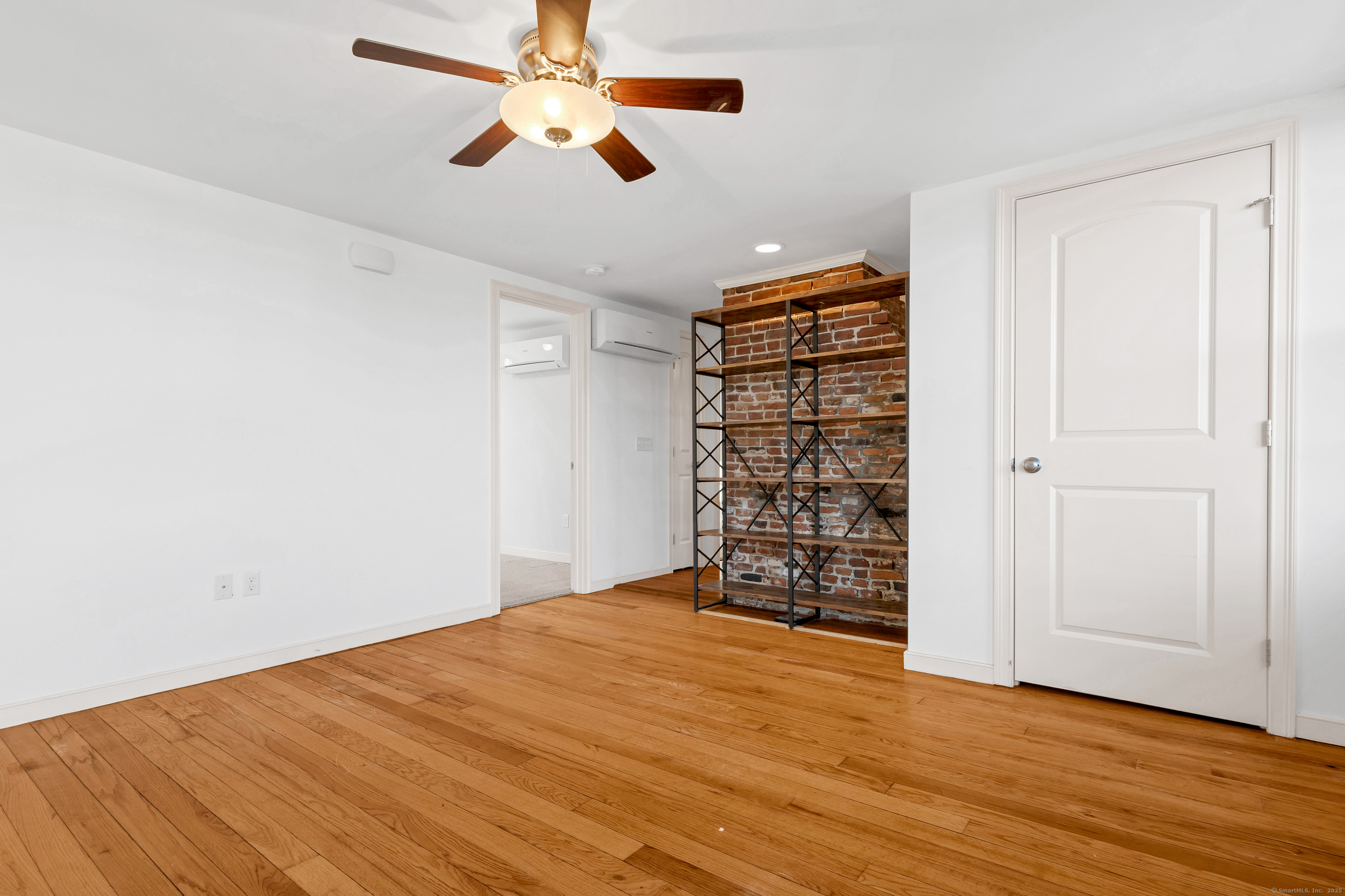 9 Brewer Street New London, CT 06320 - Photo 2 of 40