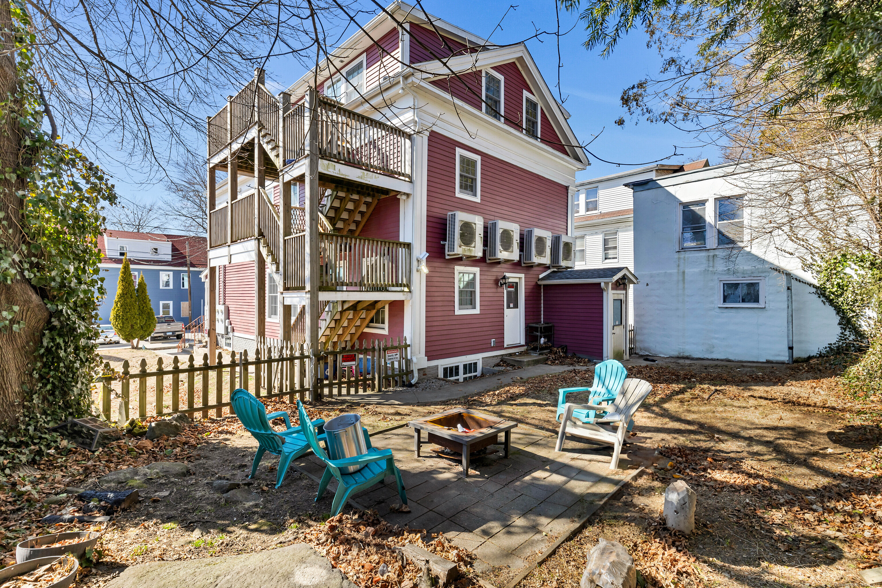 9 Brewer Street New London, CT 06320 - Photo 4 of 40