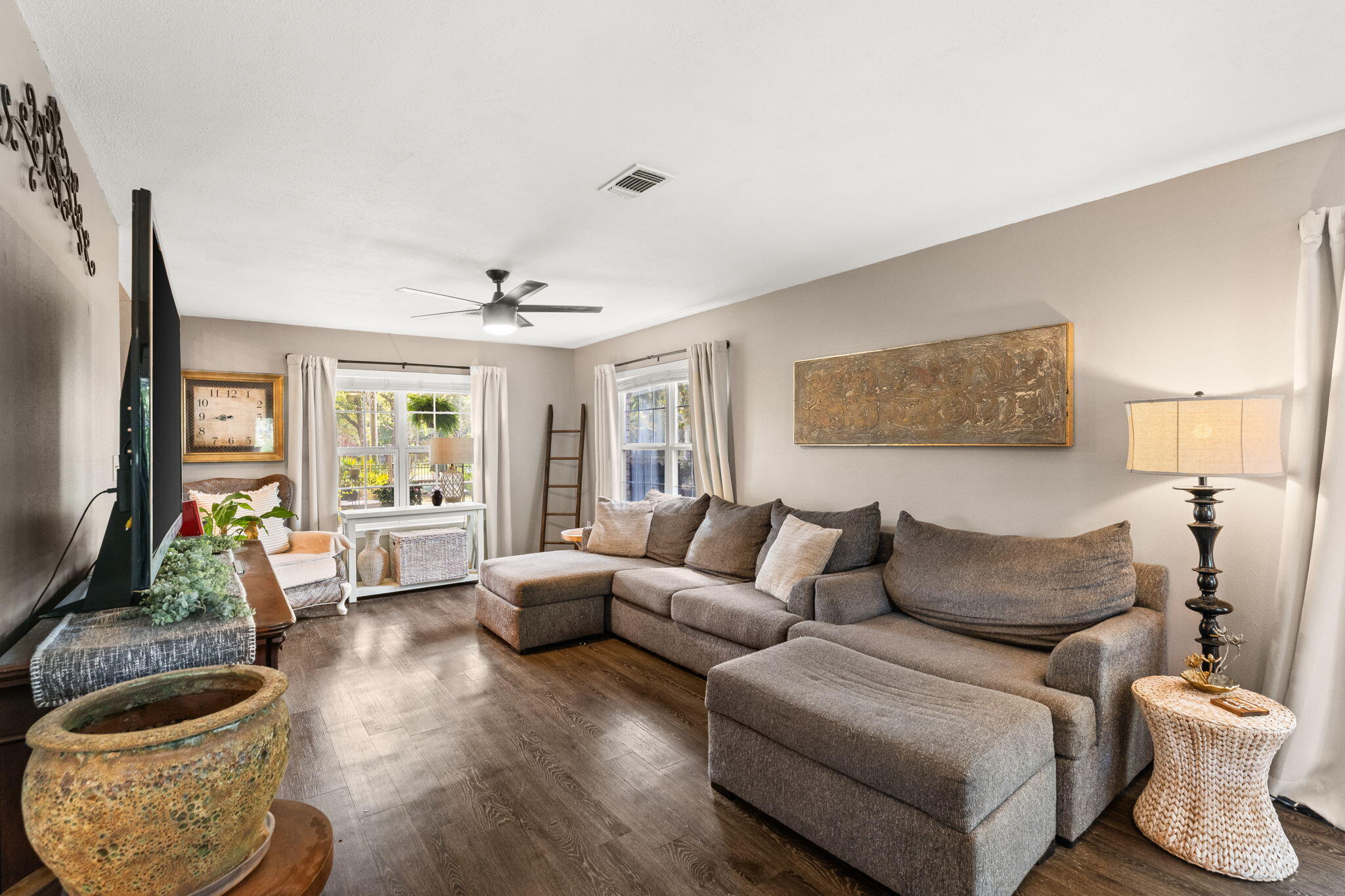 110 Rodney Drive Freeport, FL 32439 - Photo 12 of 58 Living Room - Formal