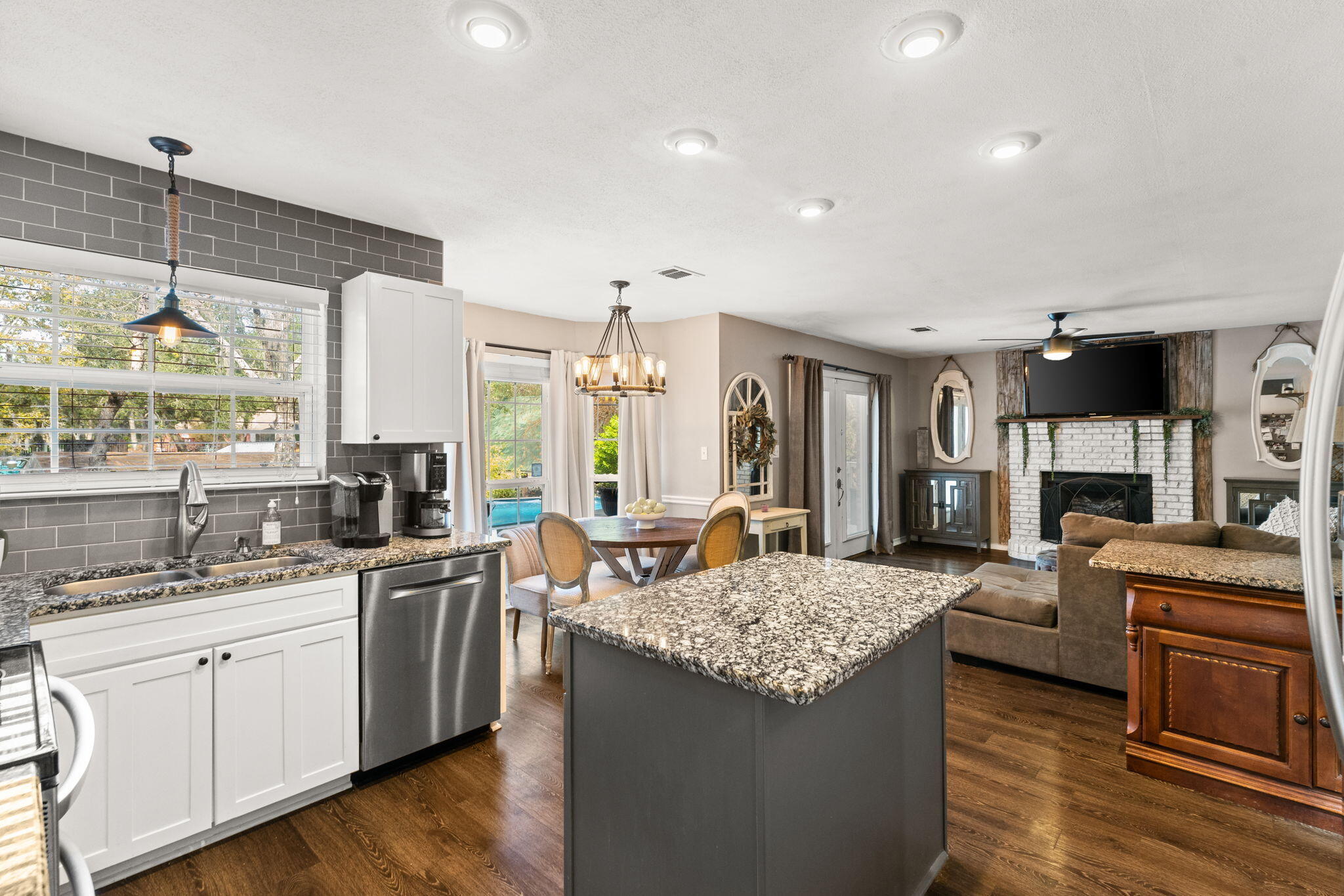 110 Rodney Drive Freeport, FL 32439 - Photo 15 of 58 Kitchen