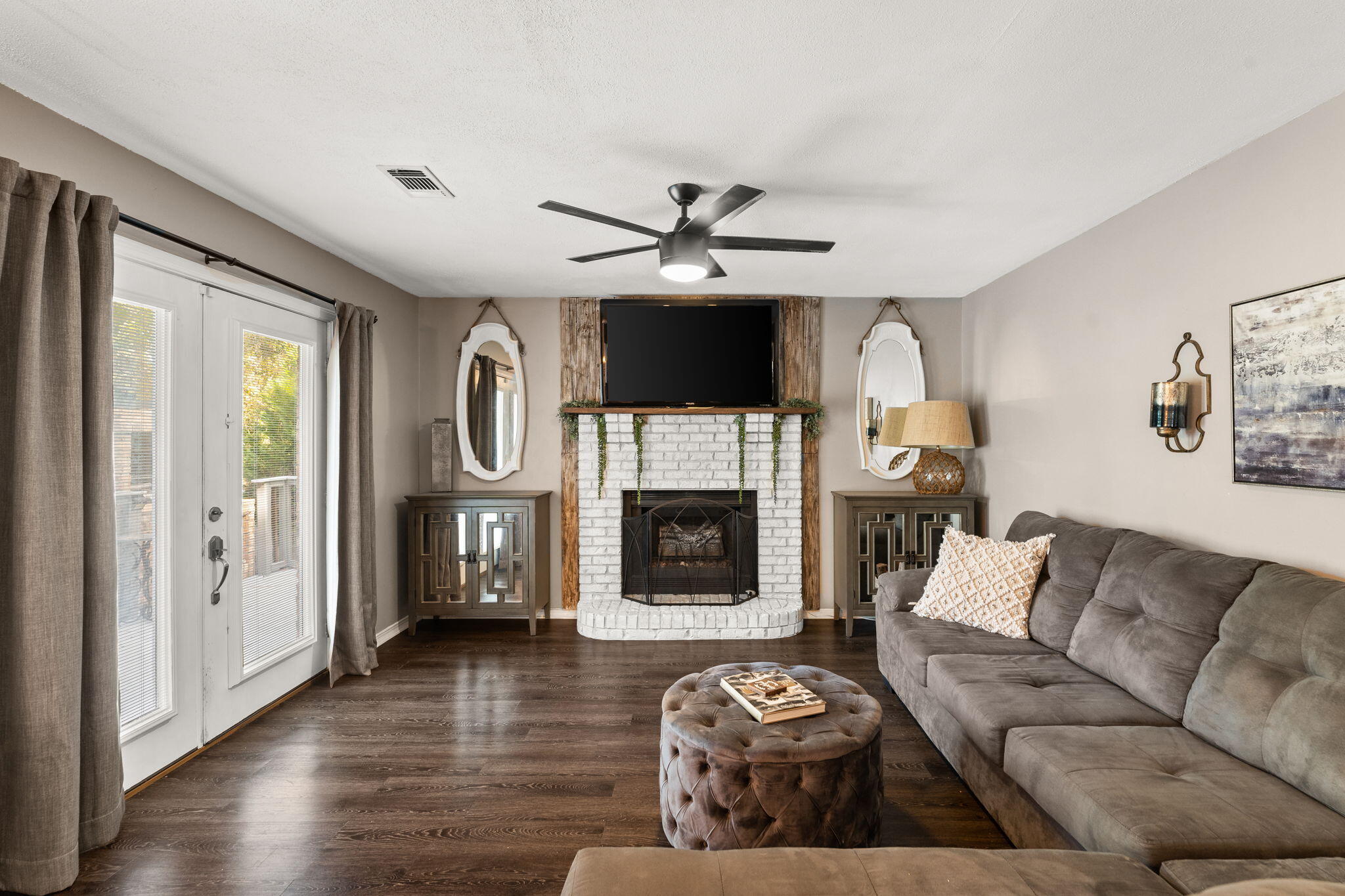 110 Rodney Drive Freeport, FL 32439 - Photo 20 of 58 Sitting Area Connected to Kitchen