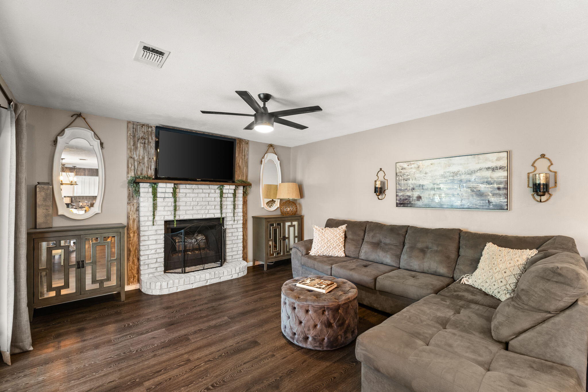 110 Rodney Drive Freeport, FL 32439 - Photo 21 of 58 Sitting Area Connected to Kitchen