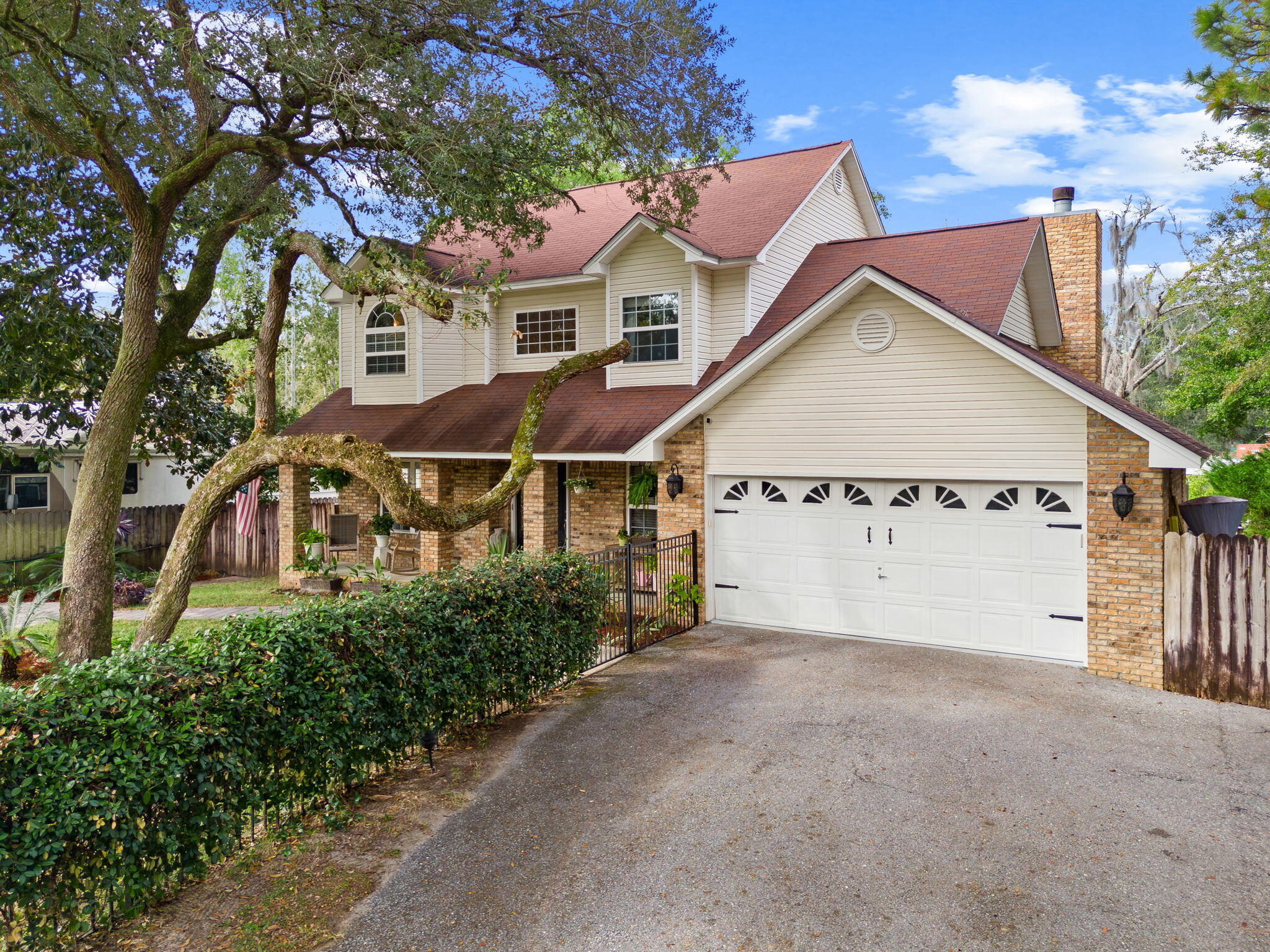 110 Rodney Drive Freeport, FL 32439 - Photo 5 of 58 Front of House - Garage