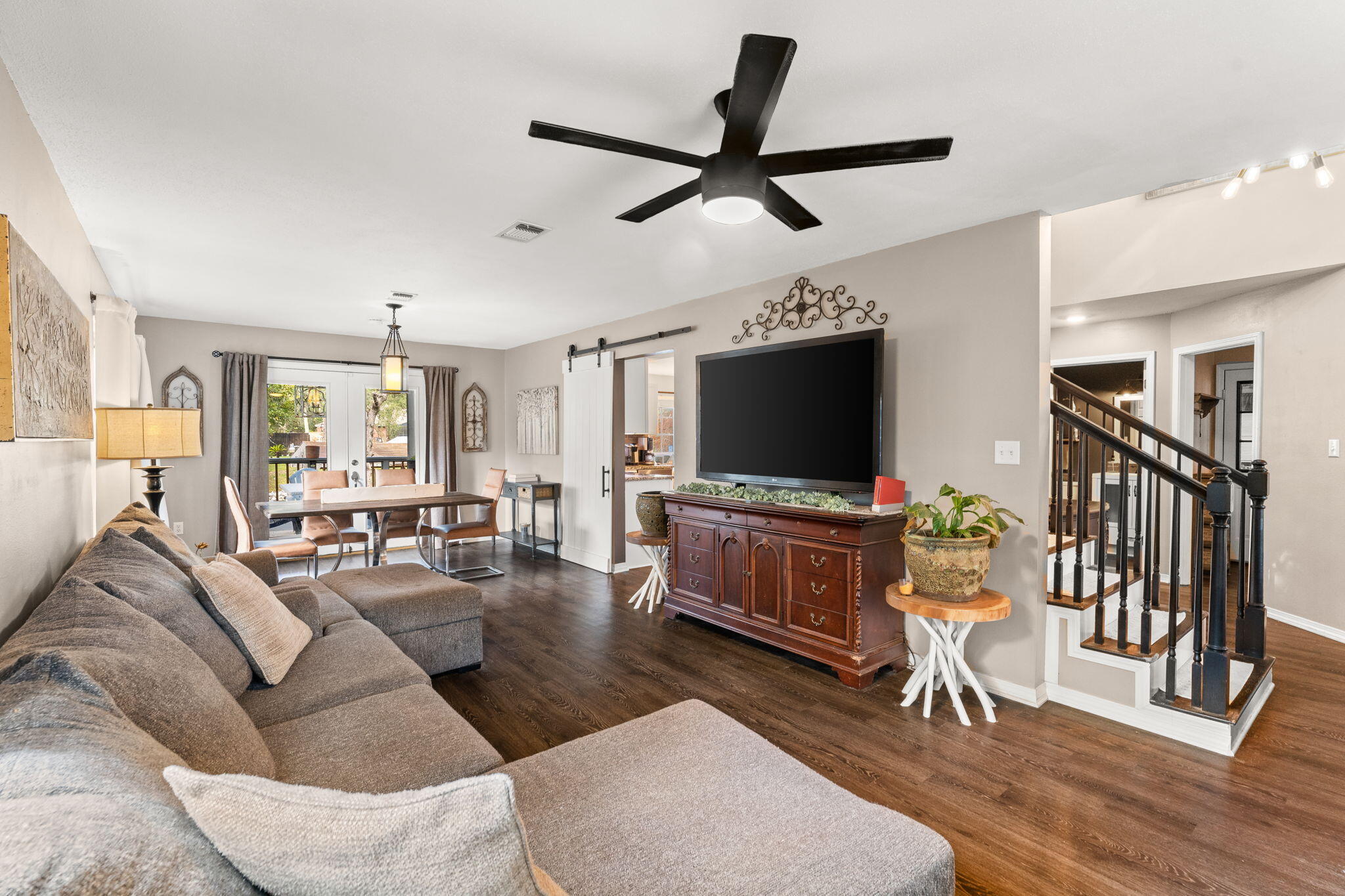 110 Rodney Drive Freeport, FL 32439 - Photo 9 of 58 Living Room - Formal
