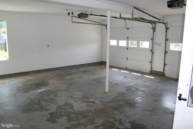 909 Lucabaugh Mill Road Westminster, MD 21157 - Photo 8 of 30 Garage