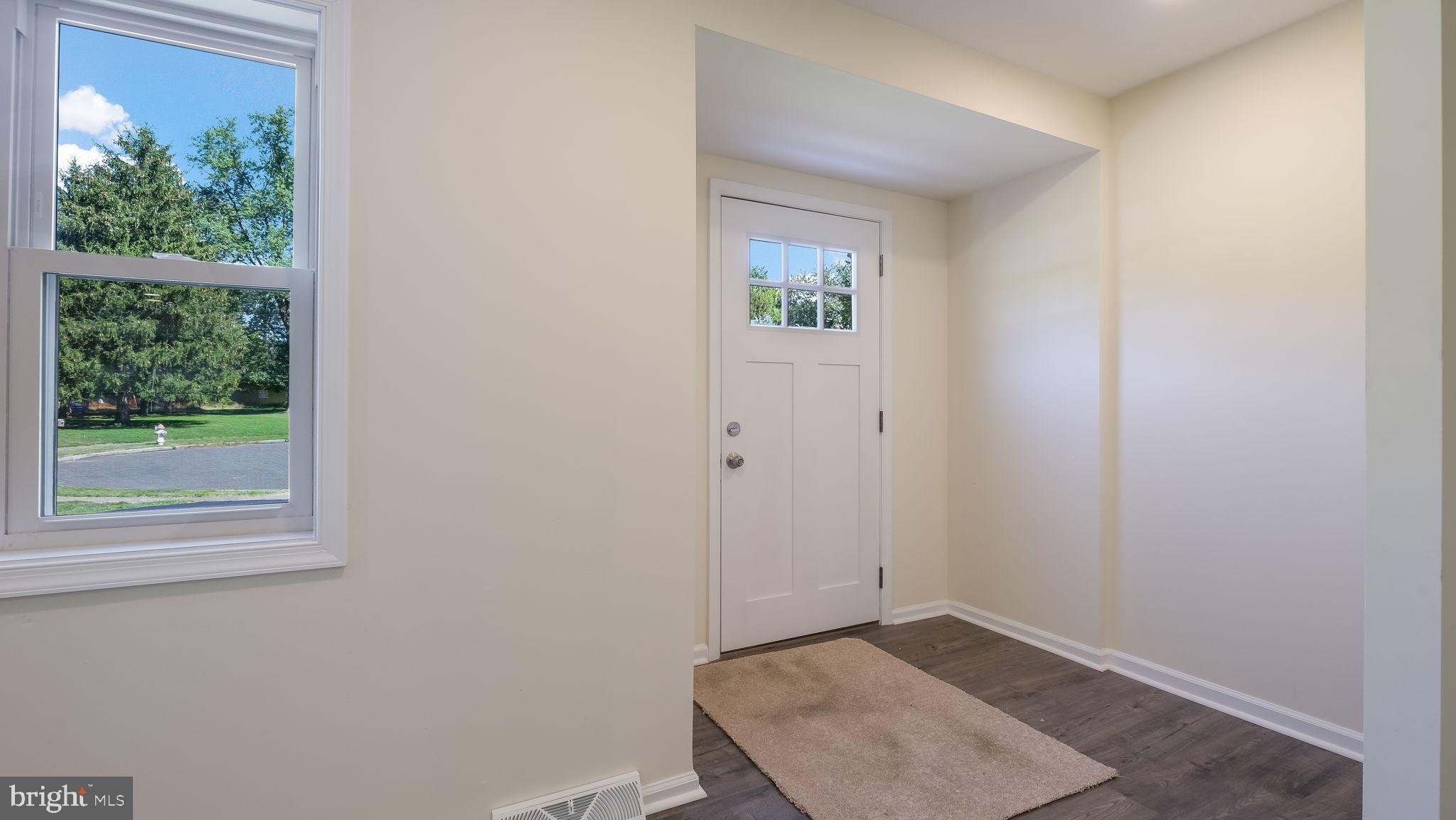 1040 Dick Avenue Warminster, PA 18974 - Photo 8 of 65 Foyer