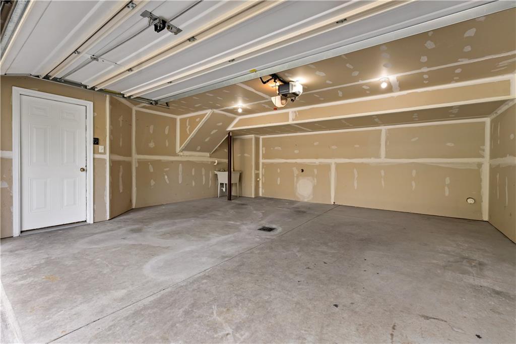 2000 Michael Drive Pittsburgh, PA 15227 - Photo 31 of 45 a view of empty room