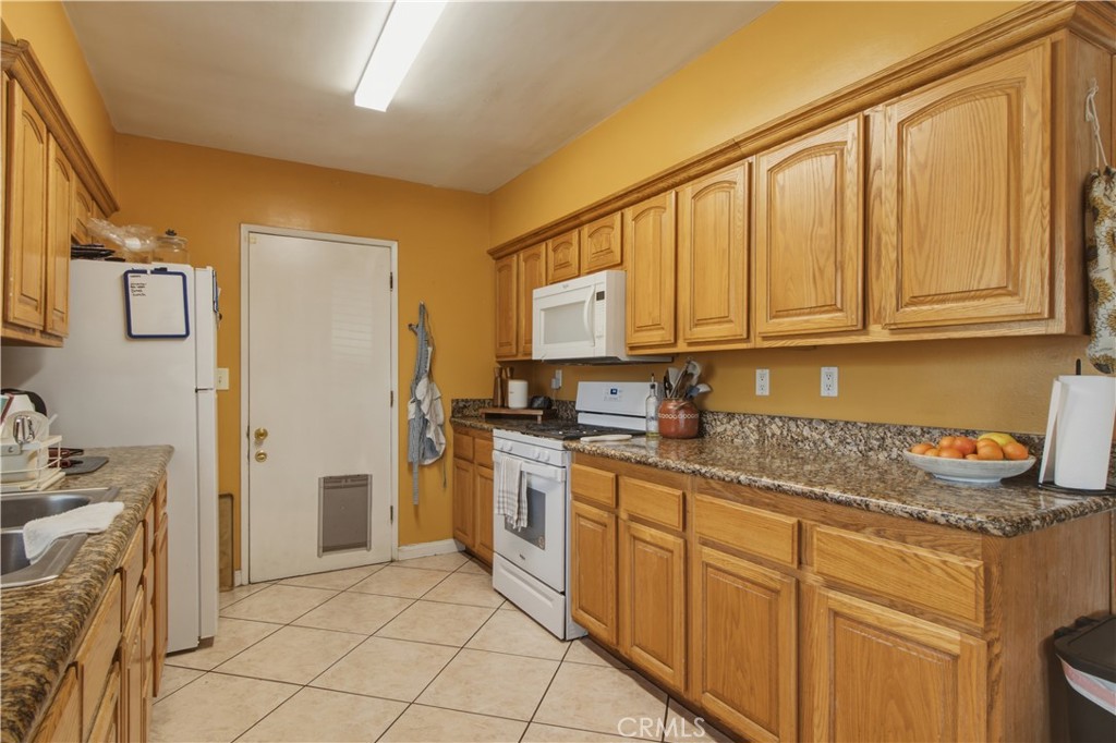910 West George Street Banning, CA 92220 - Photo 9 of 34
