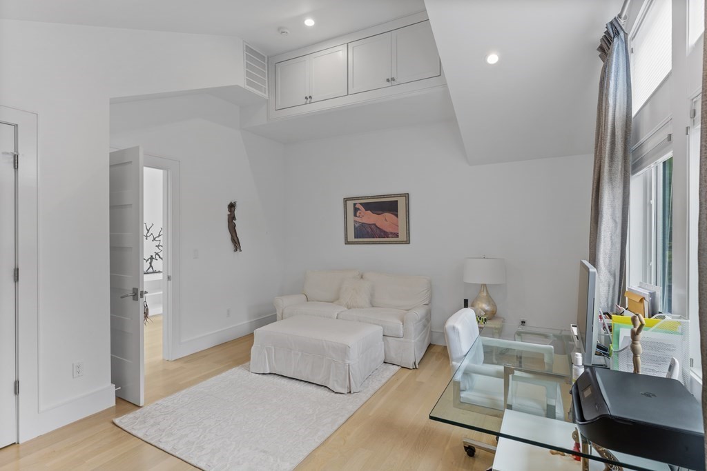 4 Dewing Path Wellesley, MA 02482 - Photo 28 of 41 a living room with furniture