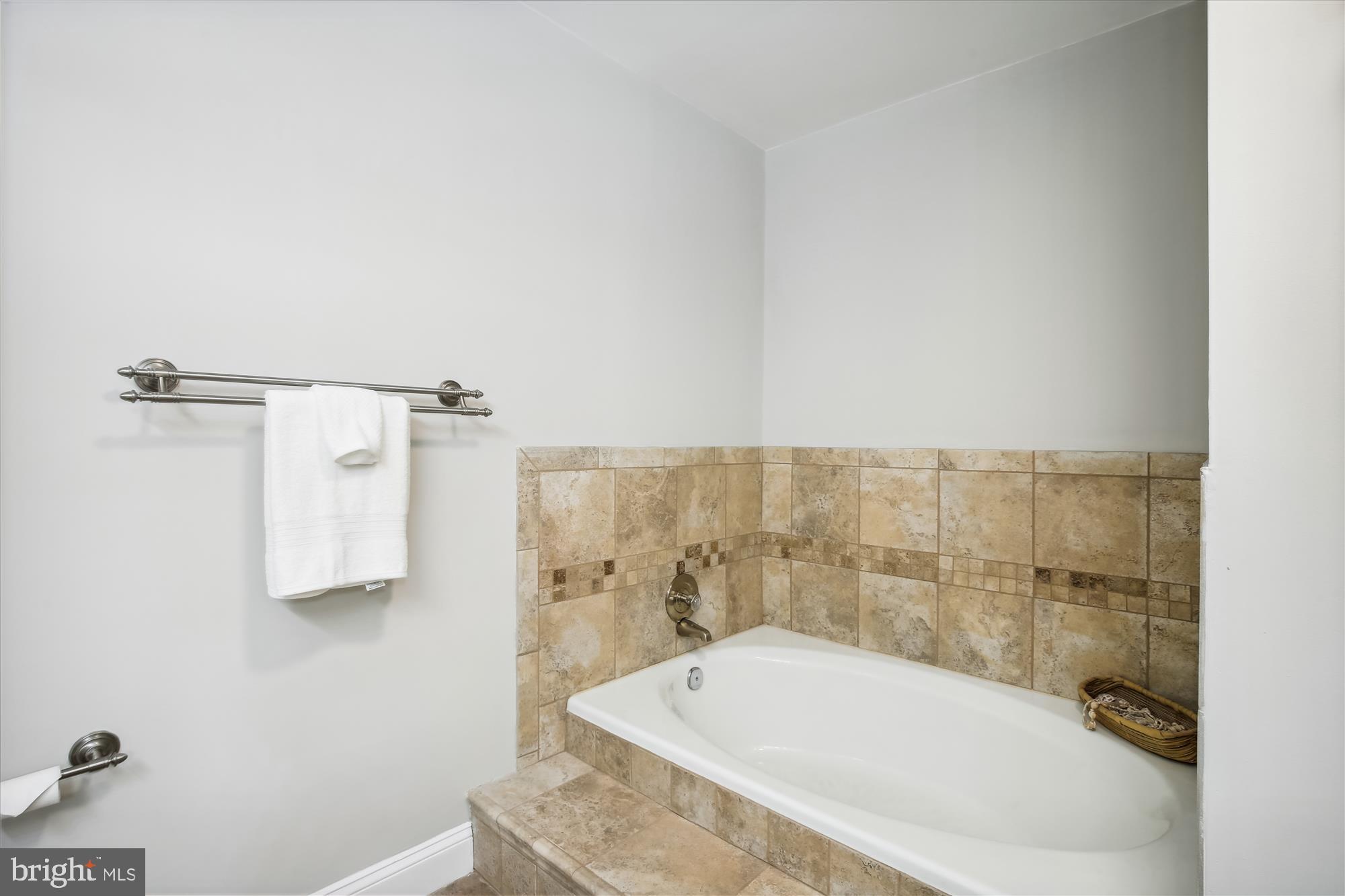 9207 Mac Swain Place Springfield, VA 22153 - Photo 63 of 87 Tub