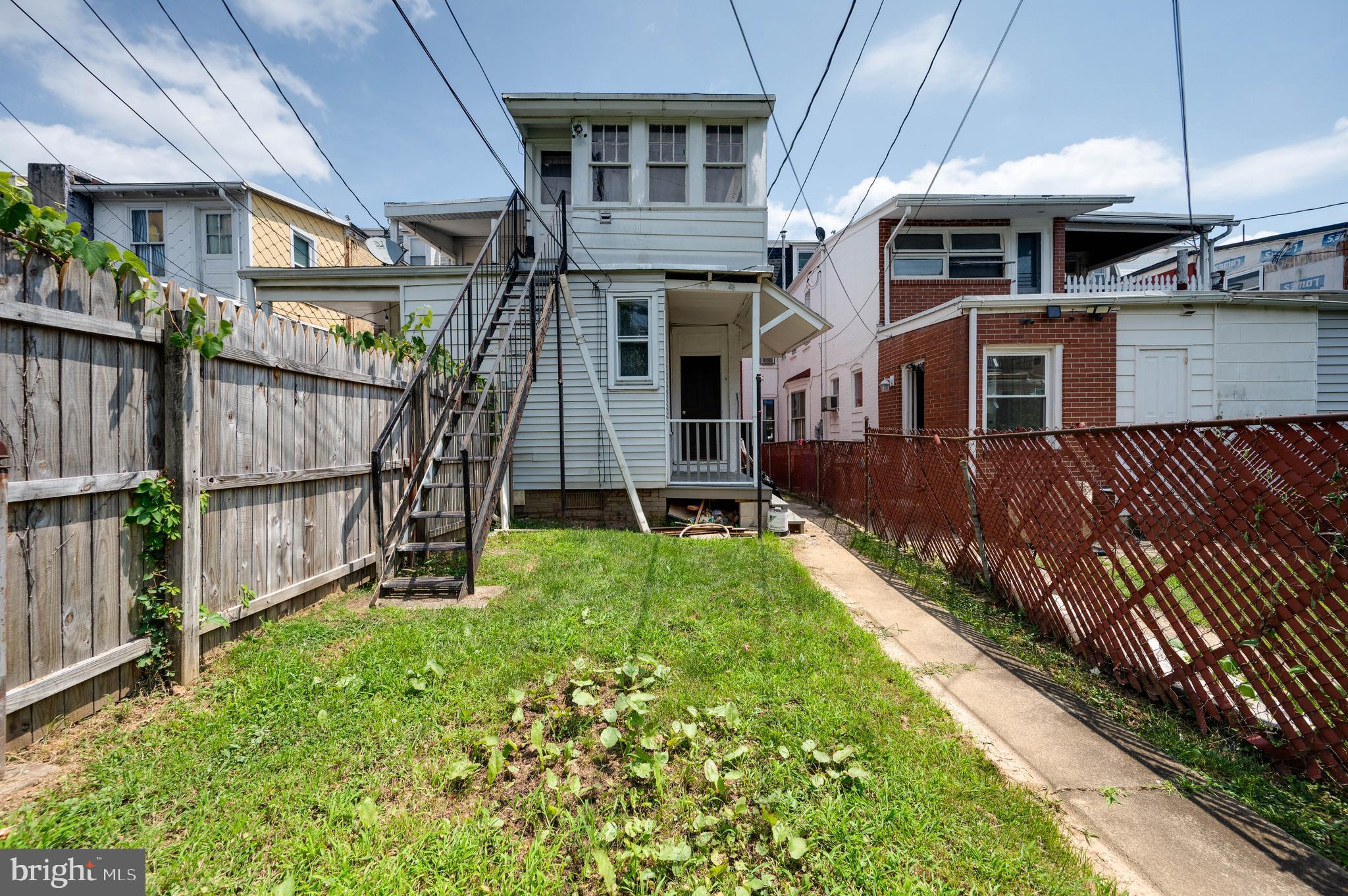 1032 North 5th Street Reading, PA 19601 - Photo 44 of 45 a house view with a garden space
