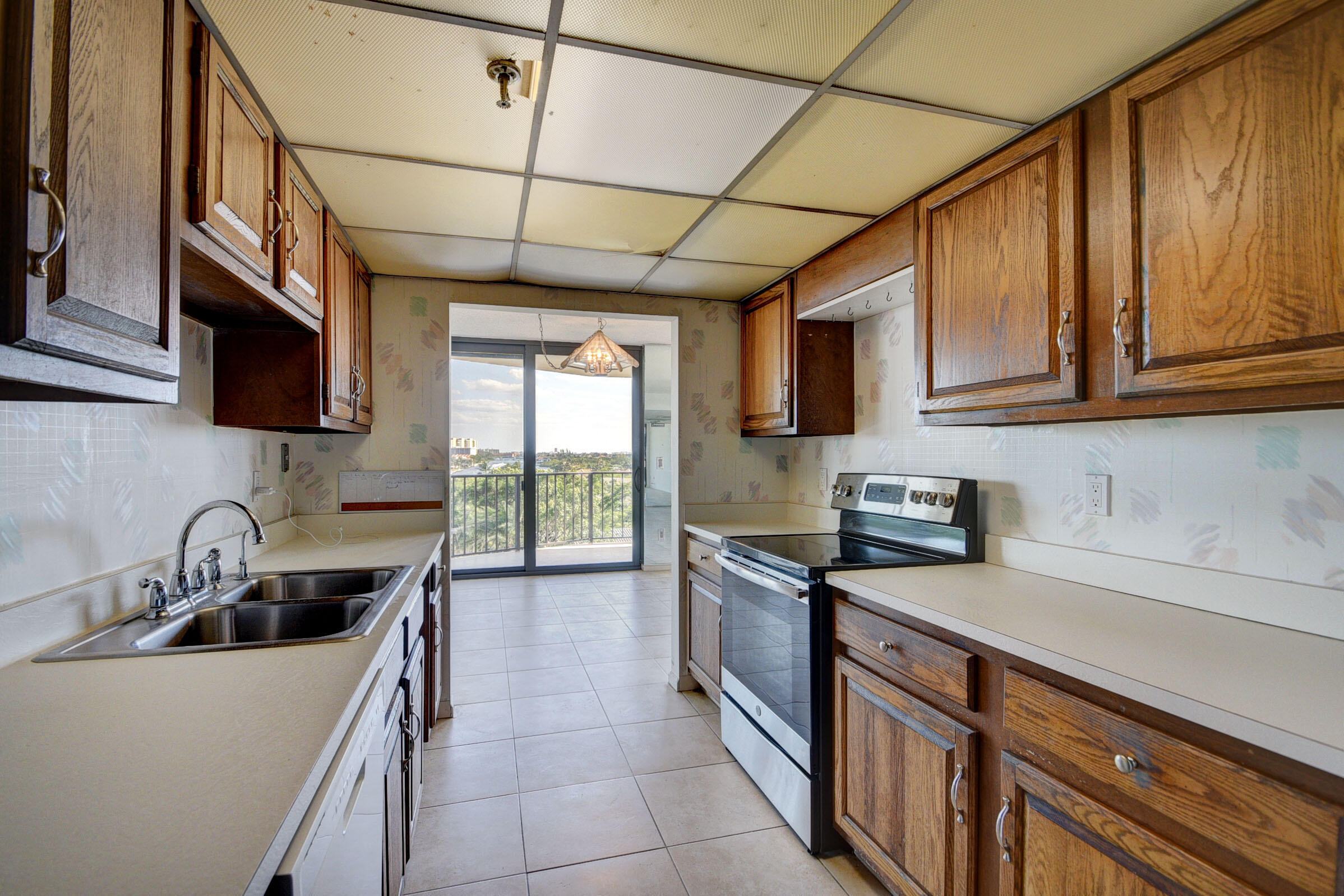 859 Jeffery Street, Unit 707 Boca Raton, FL 33487 - Photo 11 of 27 KITCHEN