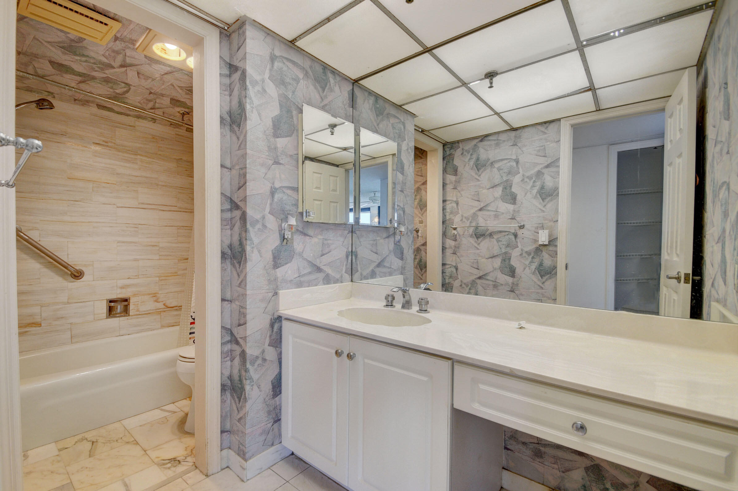 859 Jeffery Street, Unit 707 Boca Raton, FL 33487 - Photo 16 of 27 MASTER BATHROOM