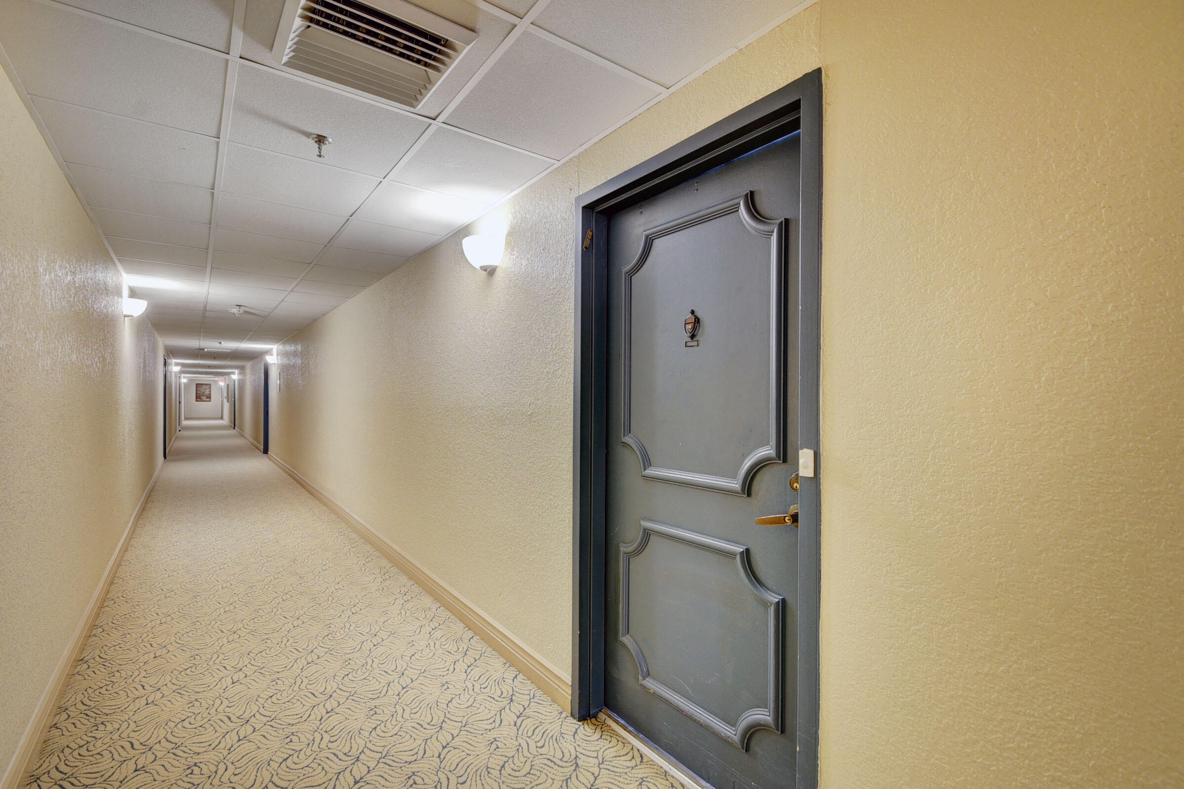 859 Jeffery Street, Unit 707 Boca Raton, FL 33487 - Photo 6 of 27 HALLWAY