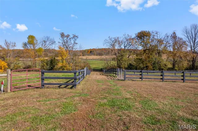 $380,000 | 184 Hope Hill Road, Oak Ridge, MO 63769