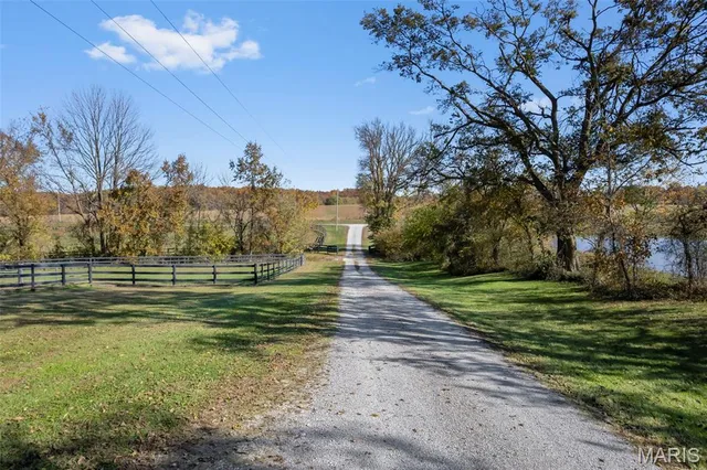 $380,000 | 184 Hope Hill Road, Oak Ridge, MO 63769