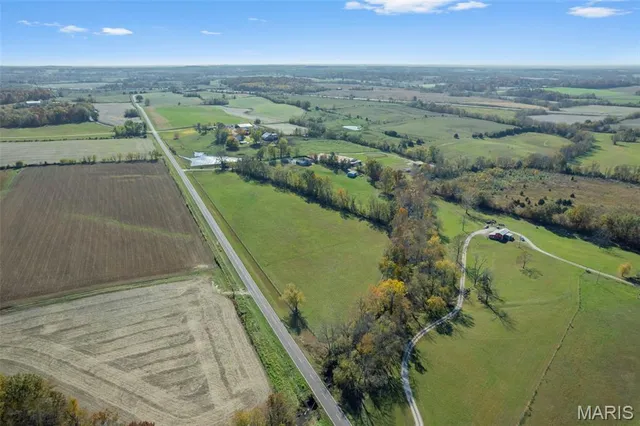 $380,000 | 184 Hope Hill Road, Oak Ridge, MO 63769