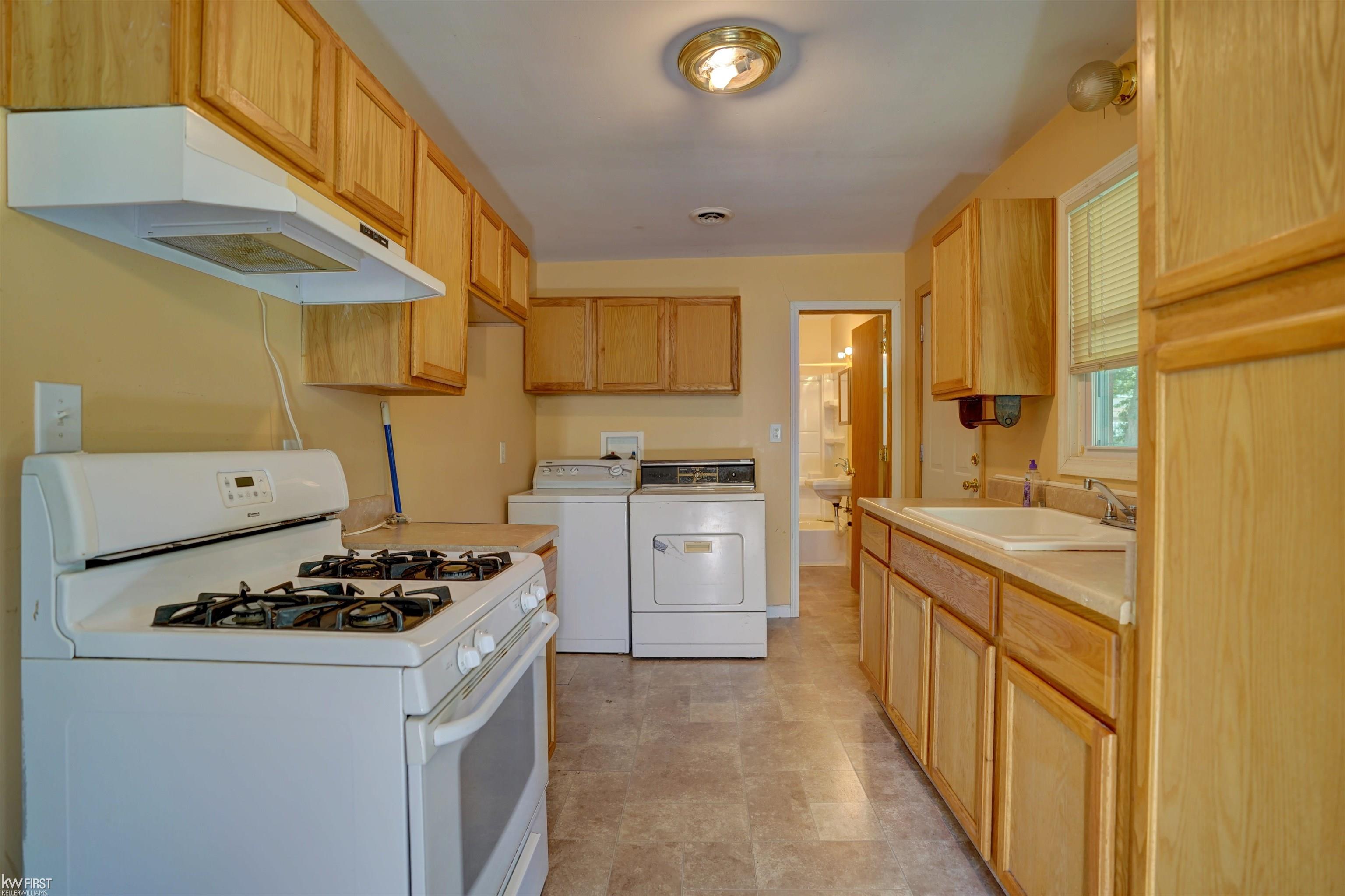 3702 Ralph Street Flint, MI 48506 - Photo 10 of 27 50150883-dfd51fbc-8836-4533-9de2-525a43b16904.JPG