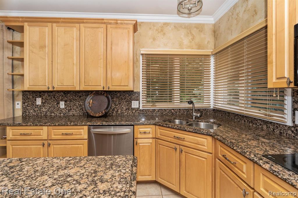 1345 Ross Lane Rochester, MI 48306 - Photo 16 of 61